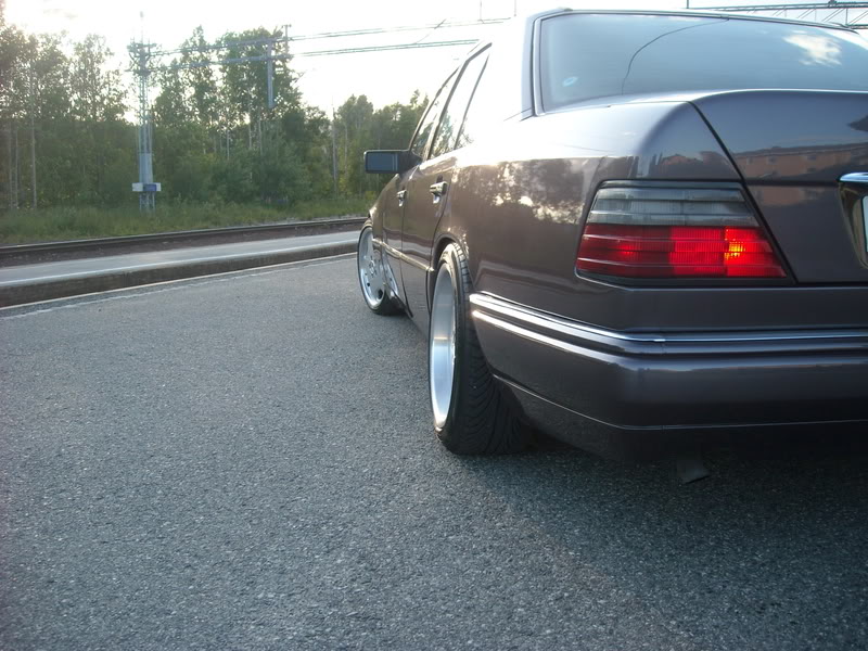 TagsBenz flush Mercedes stance W124 Posted in Norwegian rides Leave a 